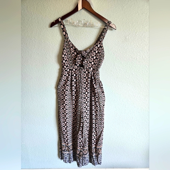 Patterned Romper - Picture 1 of 7